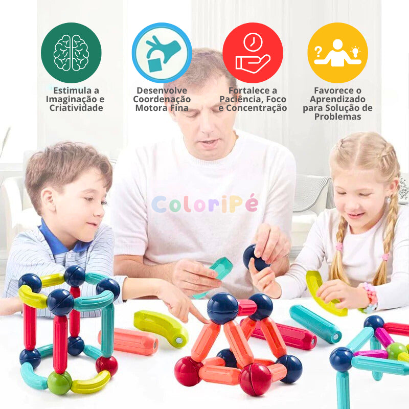 Família reunida brincando e construindo juntos com blocos magnéticos educativos